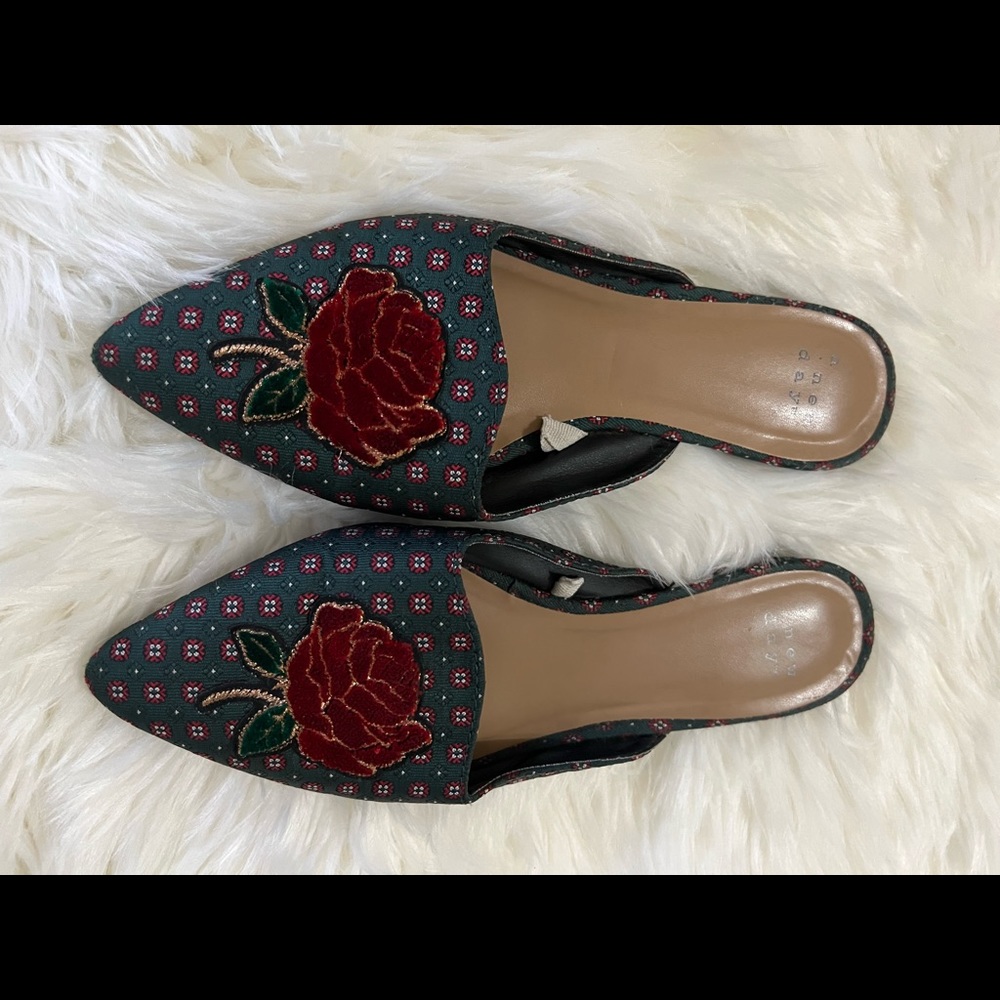 Flat mules